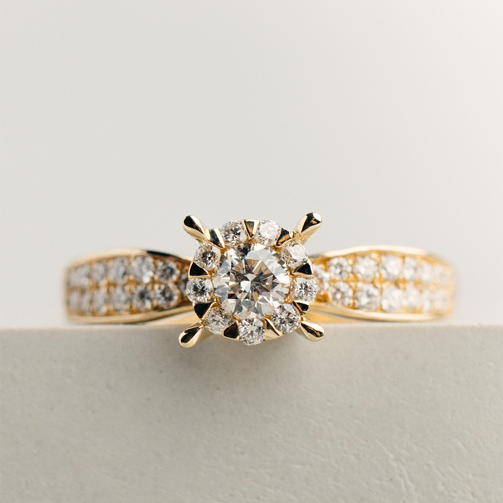 14 Karat Guld Ring med 0,60 Carat Diamanter på tilbud!